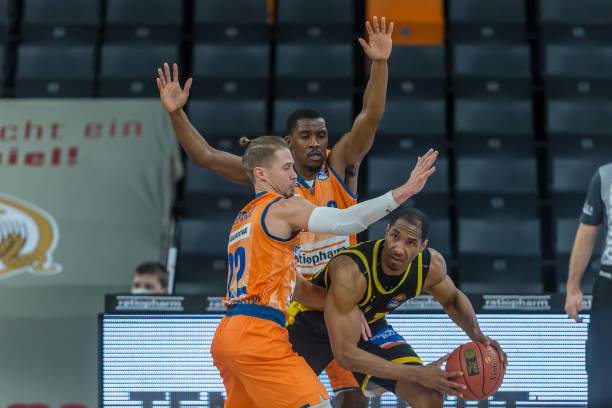 中路切入 中路切入