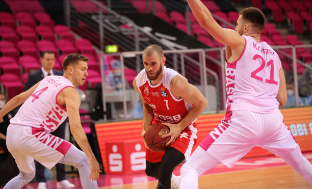 借助当地的 借助当地的