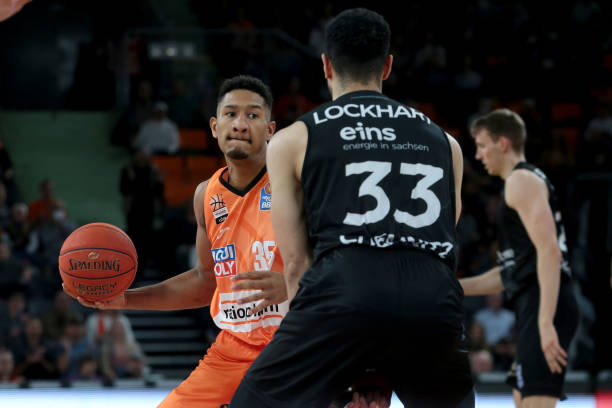 同时也是巴 同时也是巴